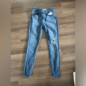 Women’s Levi’s 721 High Rise Skinny Jeans size 28